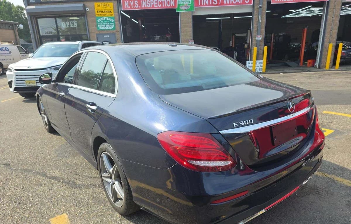 2017 MERCEDES-BENZ E-CLASS E 300 Sport 3