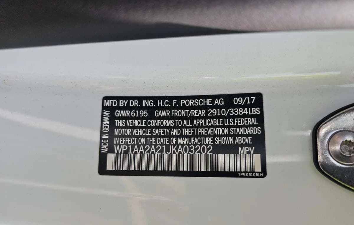 2018 PORSCHE CAYENNE Base 3
