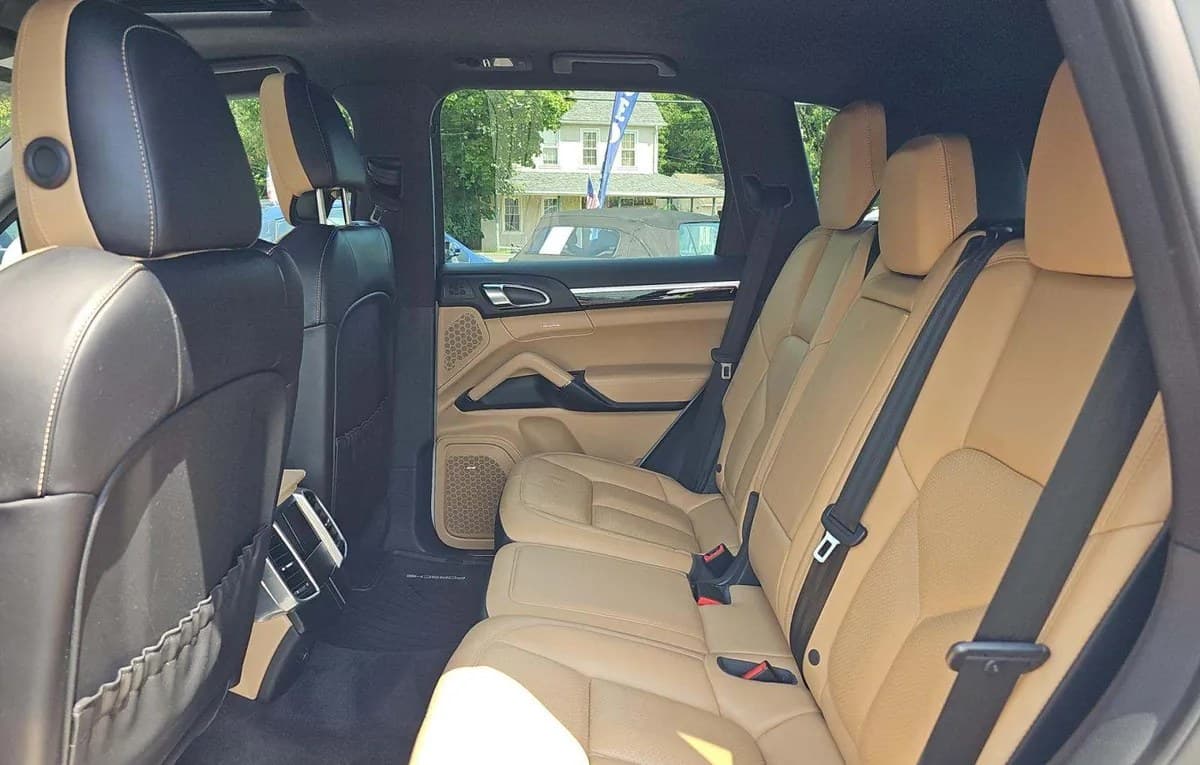 2018 PORSCHE CAYENNE Base 7