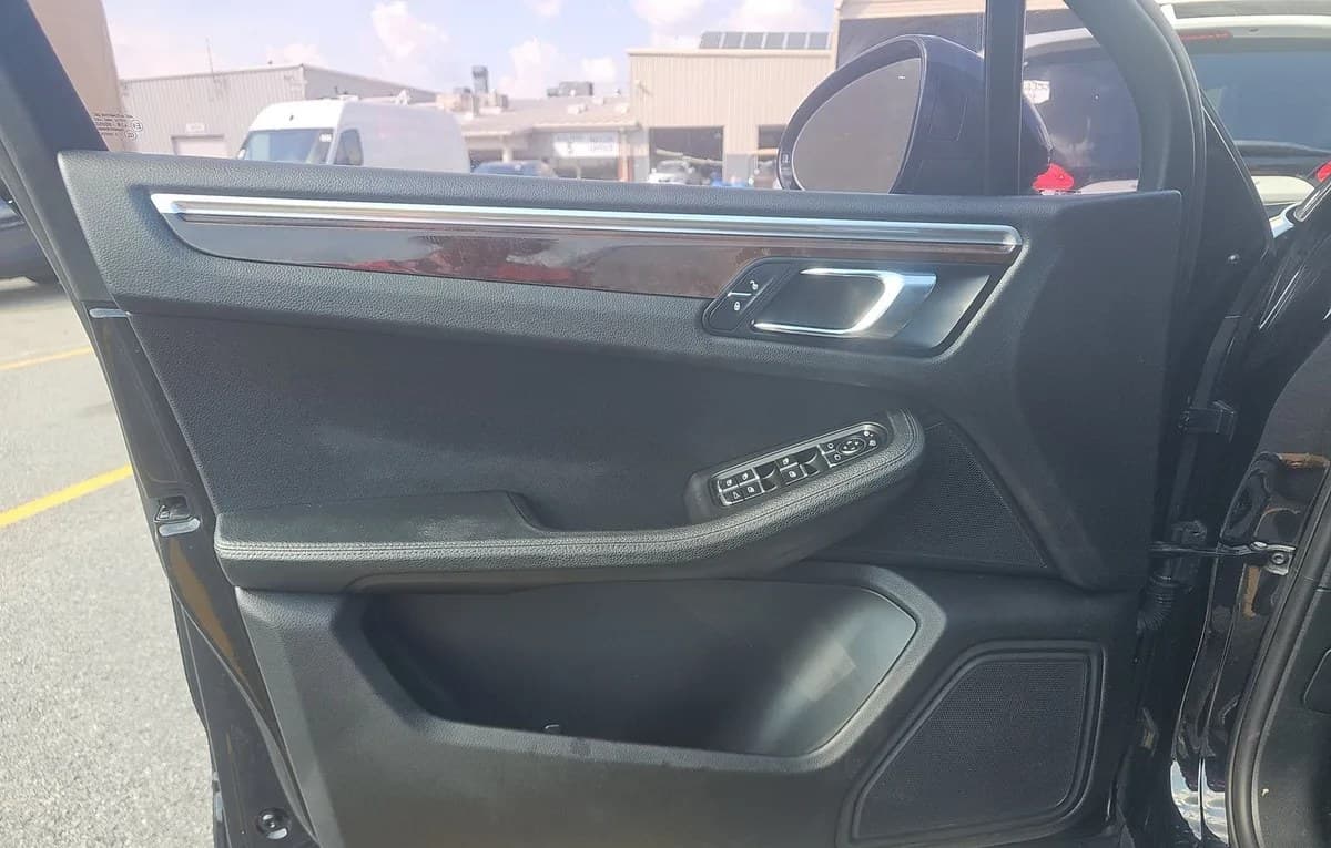 2017 PORSCHE MACAN Base 6