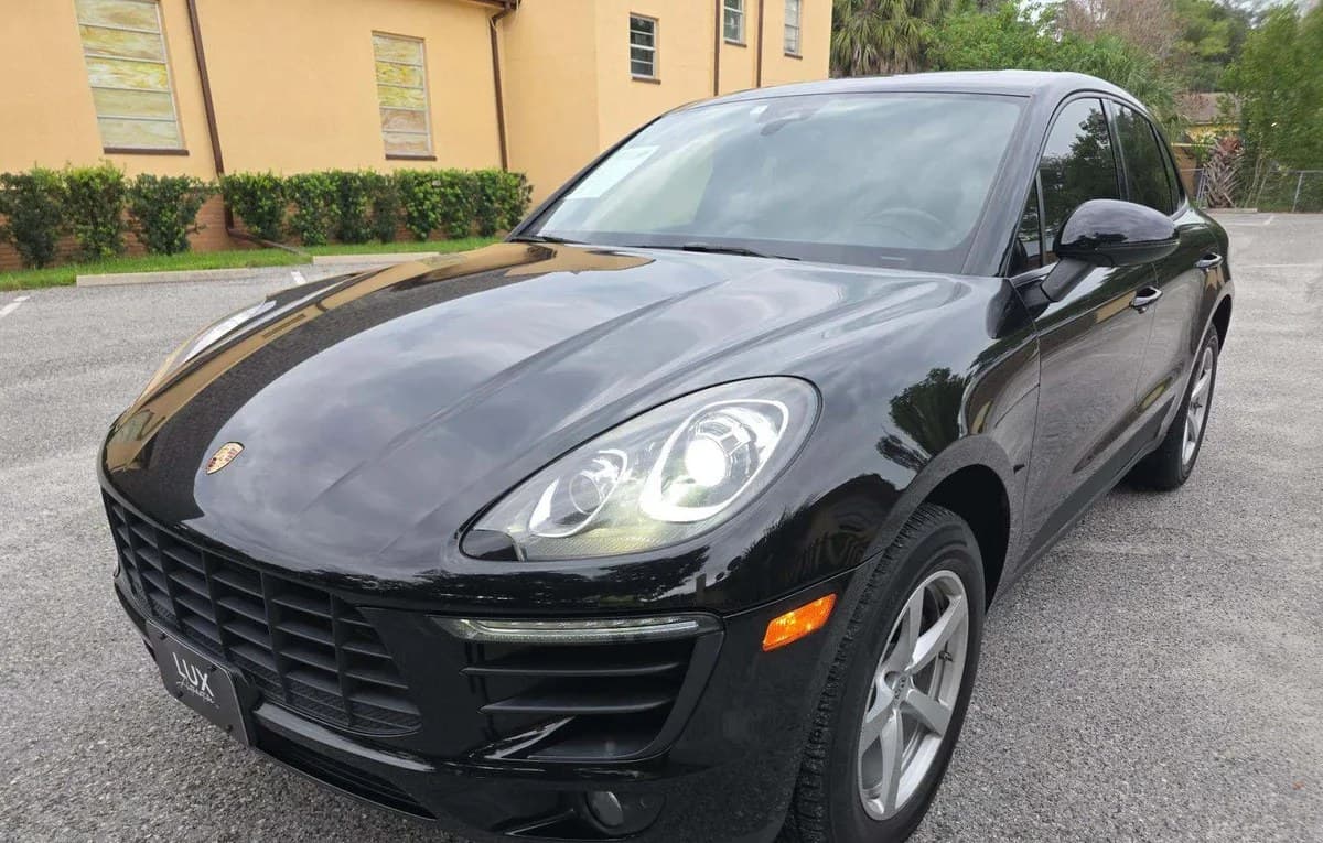 2018 PORSCHE MACAN Base 2