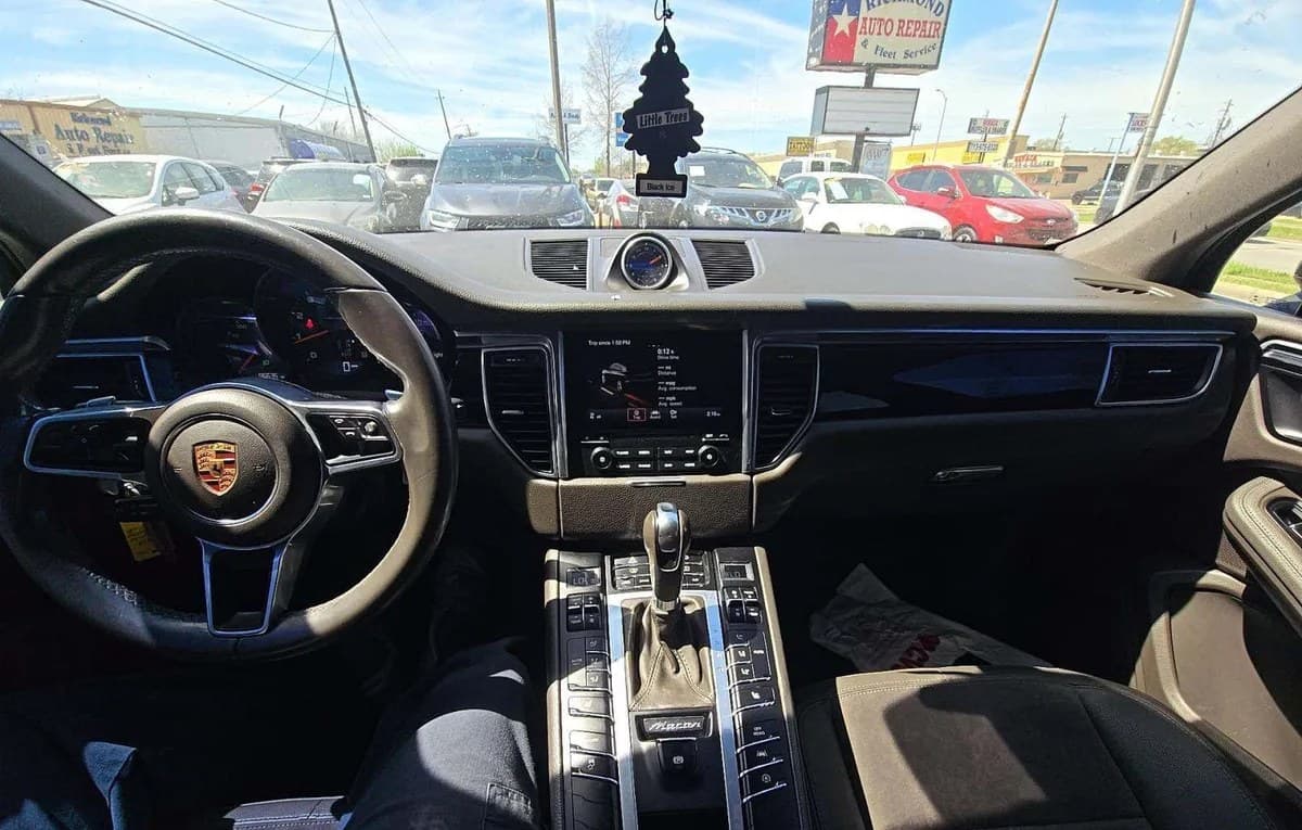 2018 PORSCHE MACAN Base 5