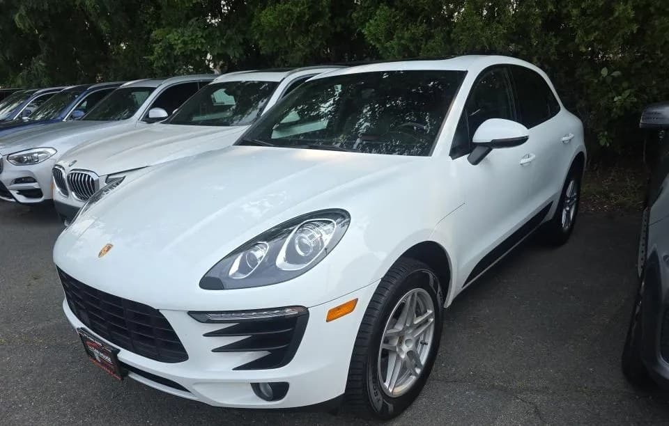 2018 PORSCHE MACAN Base 2