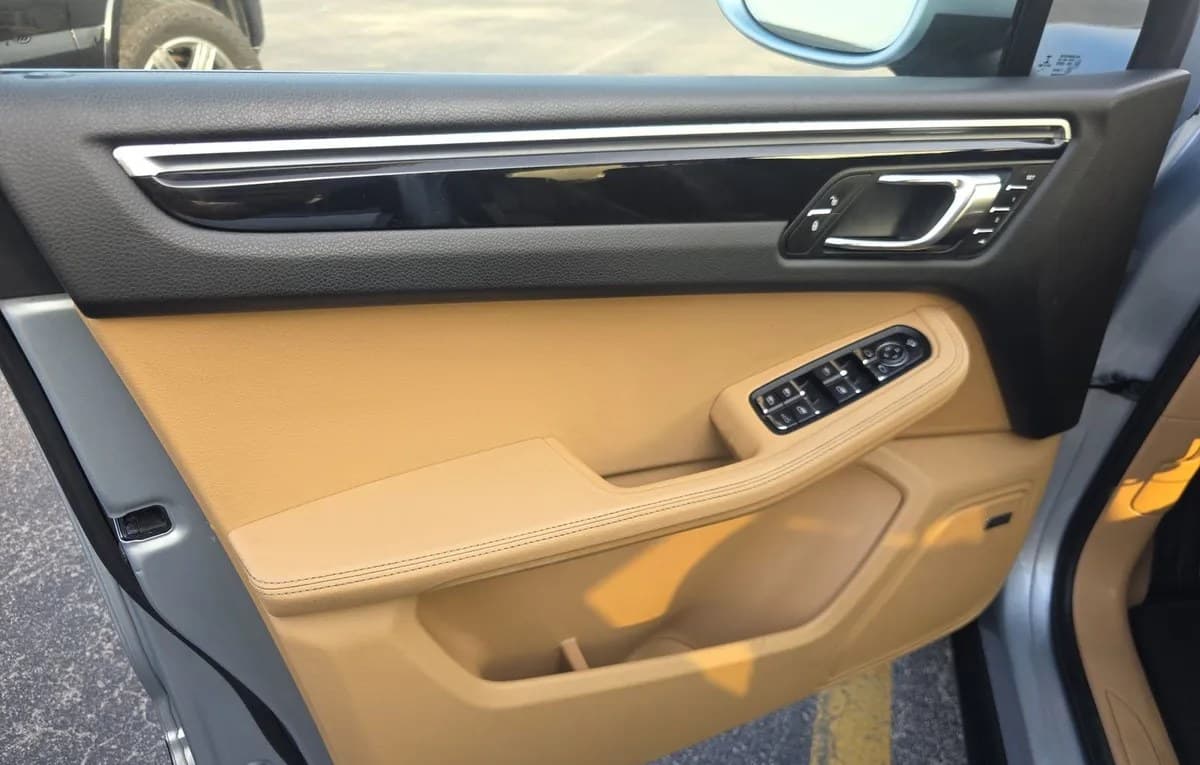 2017 PORSCHE MACAN Base 6
