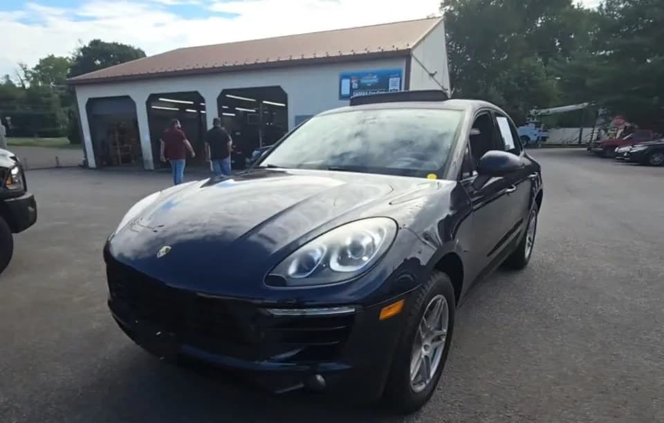 2018 PORSCHE MACAN Base 2