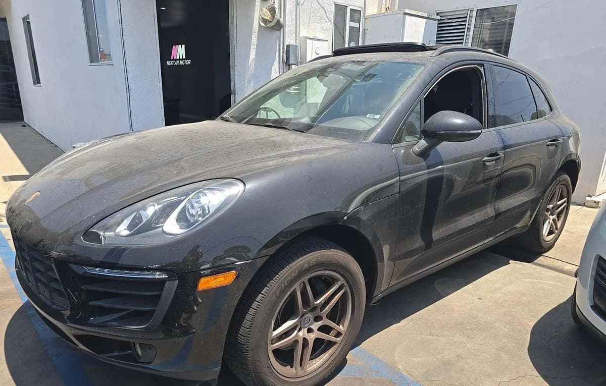 2018 PORSCHE MACAN Base 2