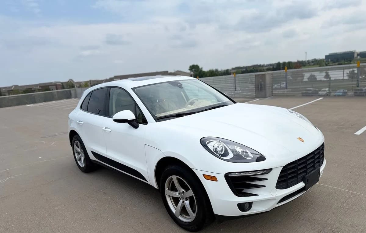 2017 PORSCHE MACAN Base 2