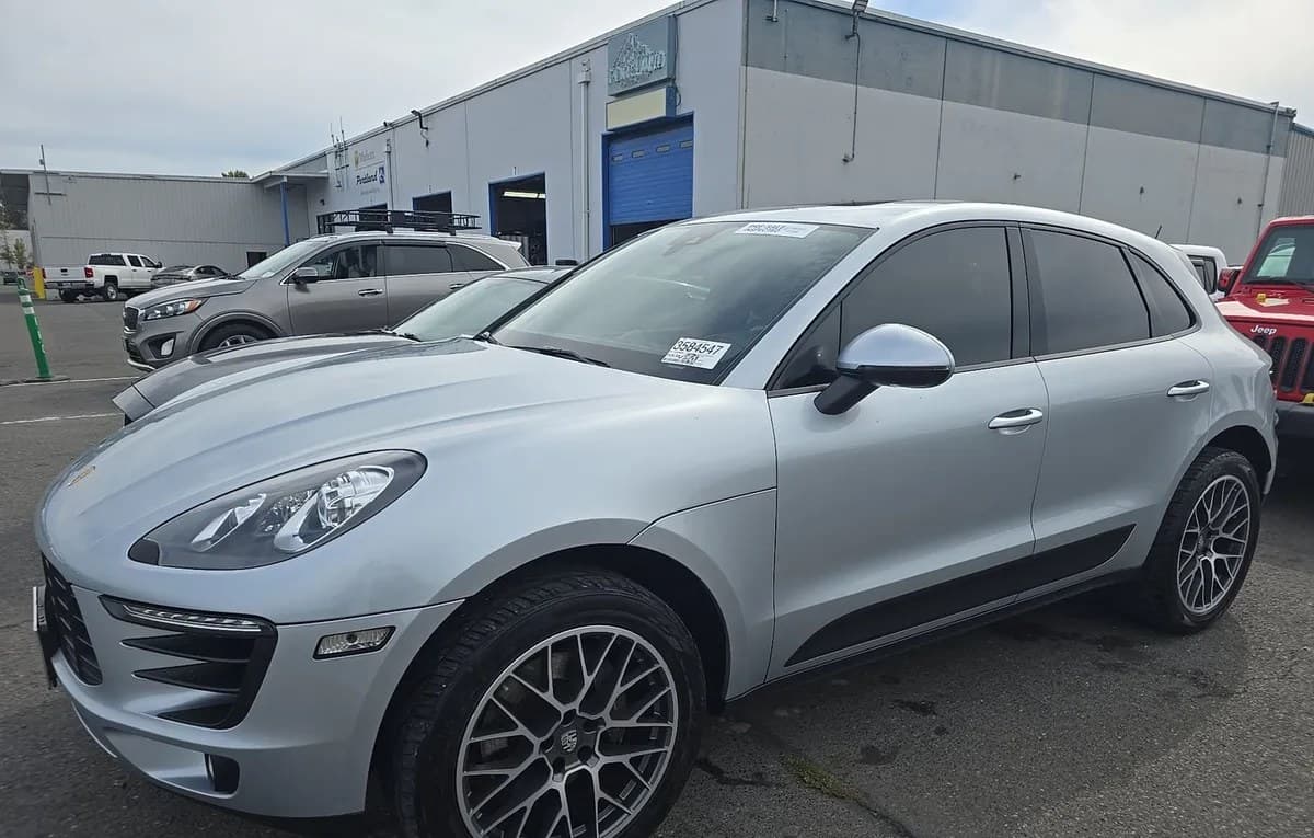 2017 PORSCHE MACAN Base 2