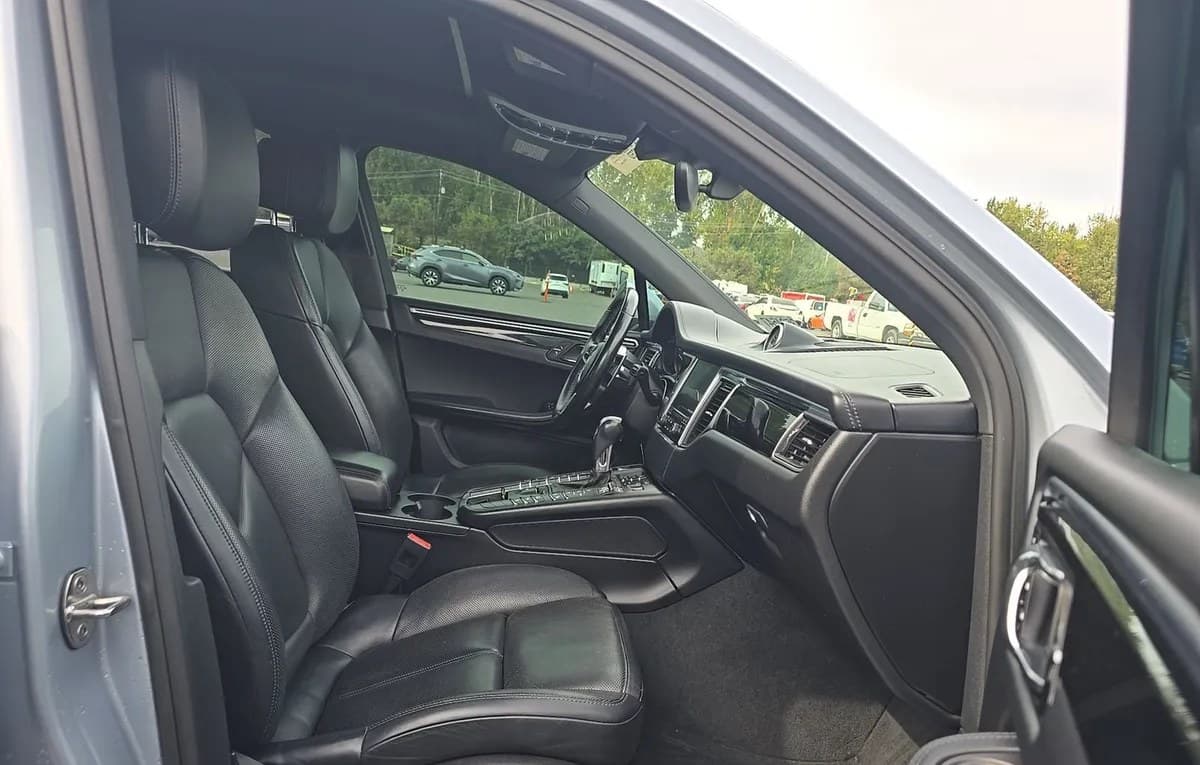 2017 PORSCHE MACAN Base 5