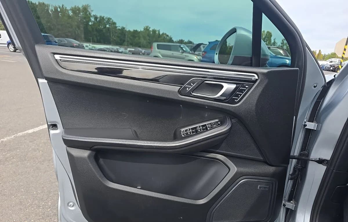 2017 PORSCHE MACAN Base 6