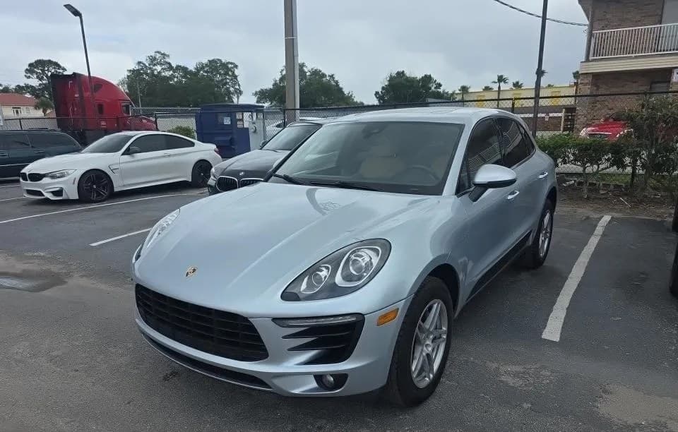 2017 PORSCHE MACAN Base 2