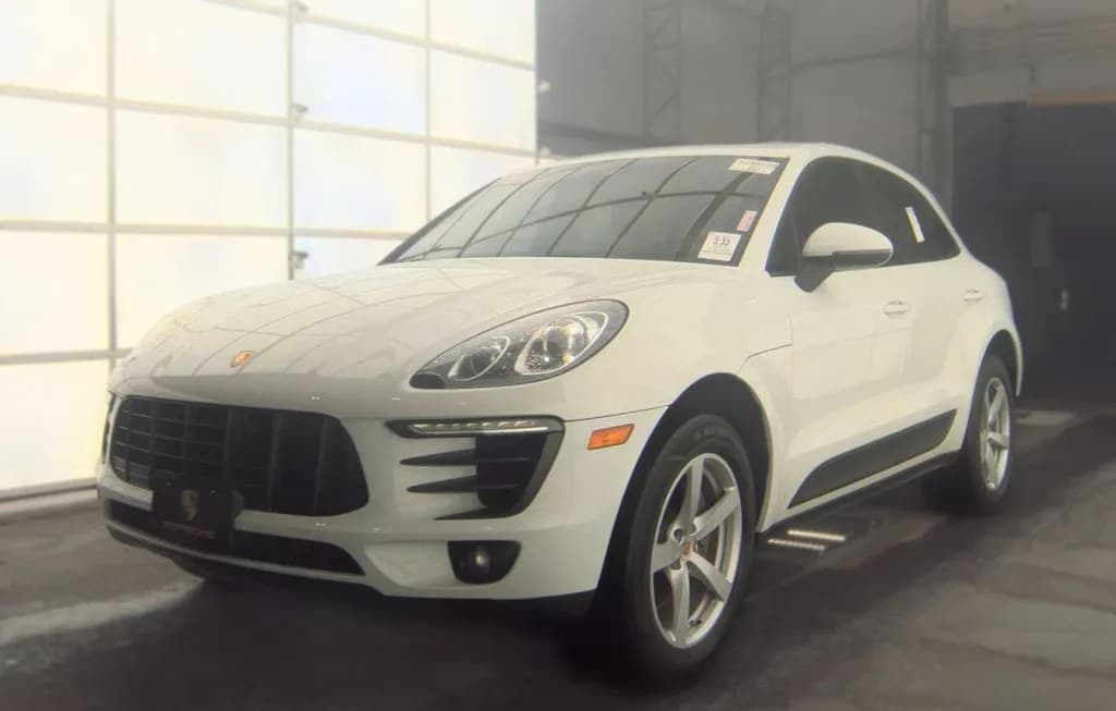 2017 PORSCHE MACAN 1