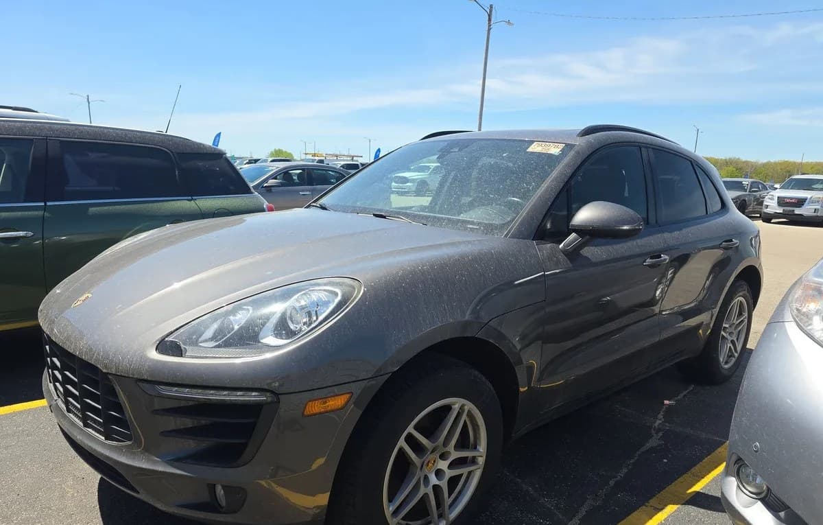 2018 PORSCHE MACAN Base 2