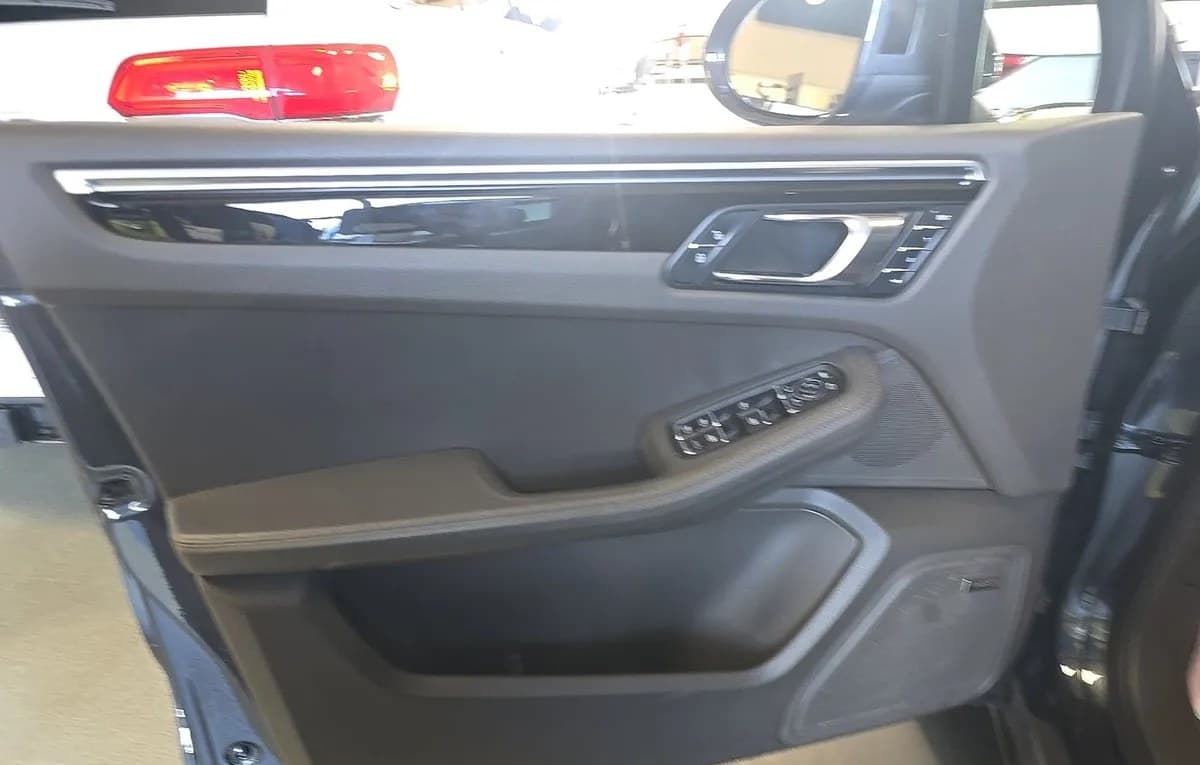 2018 PORSCHE MACAN SPORT Edition 6