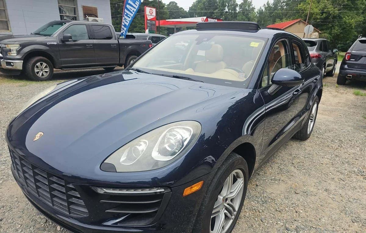 2017 PORSCHE MACAN Base 2