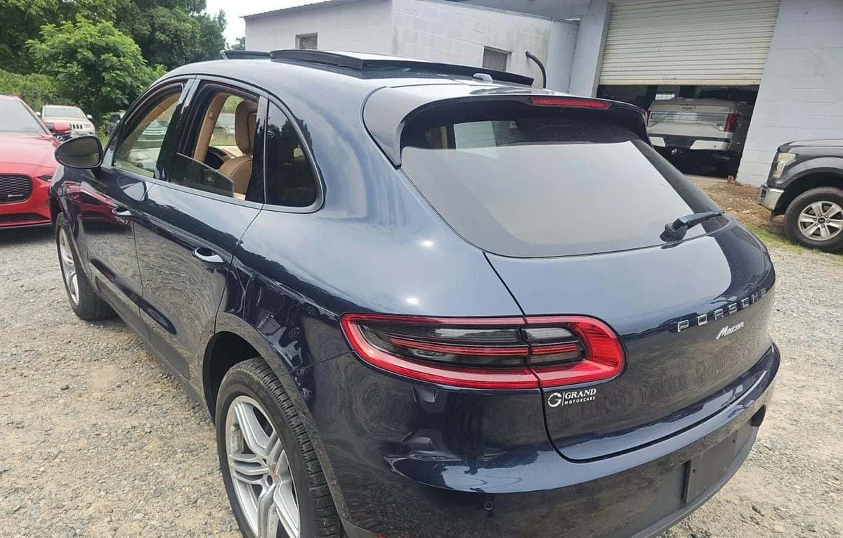 2017 PORSCHE MACAN Base 3
