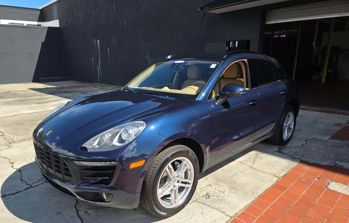 2017 PORSCHE MACAN Base 2