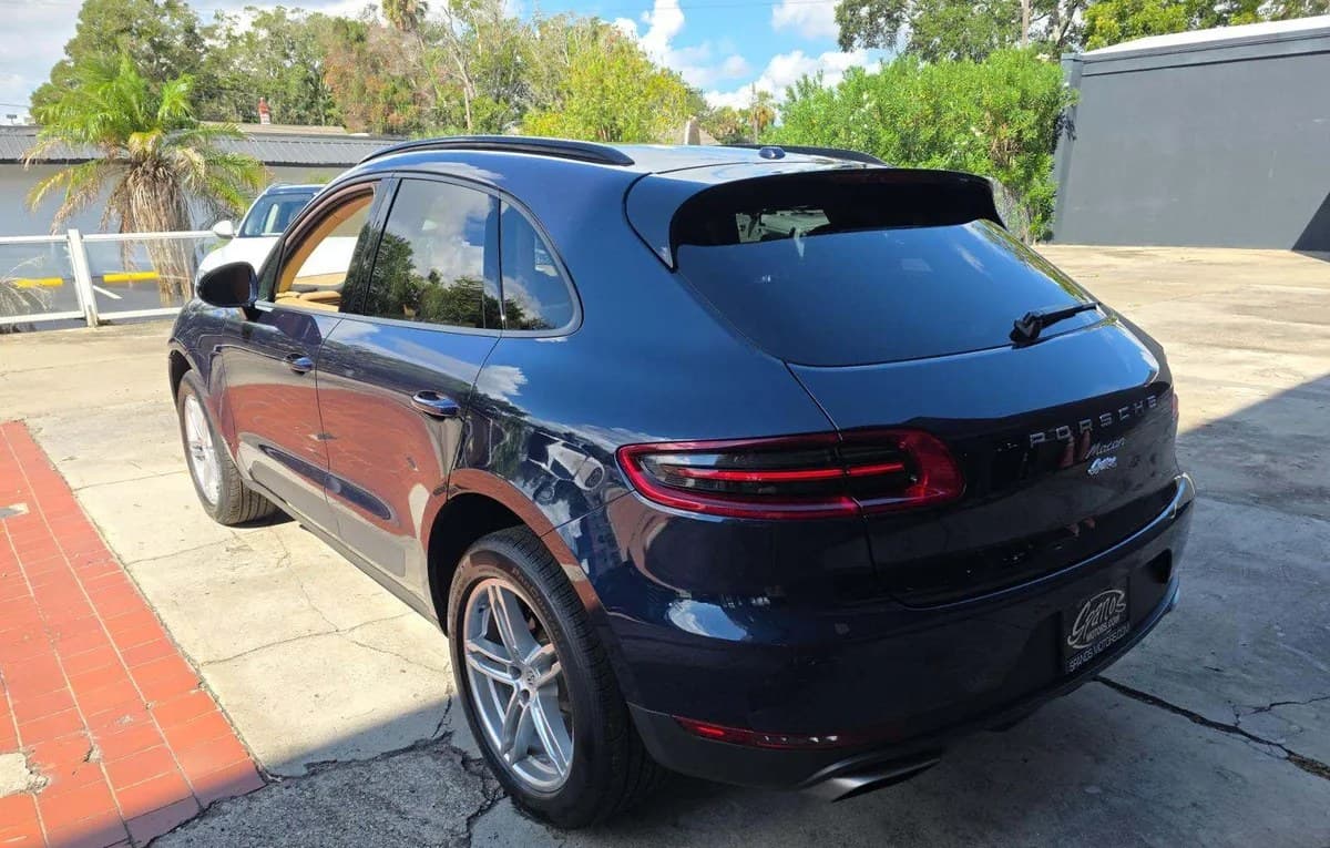 2017 PORSCHE MACAN Base 3
