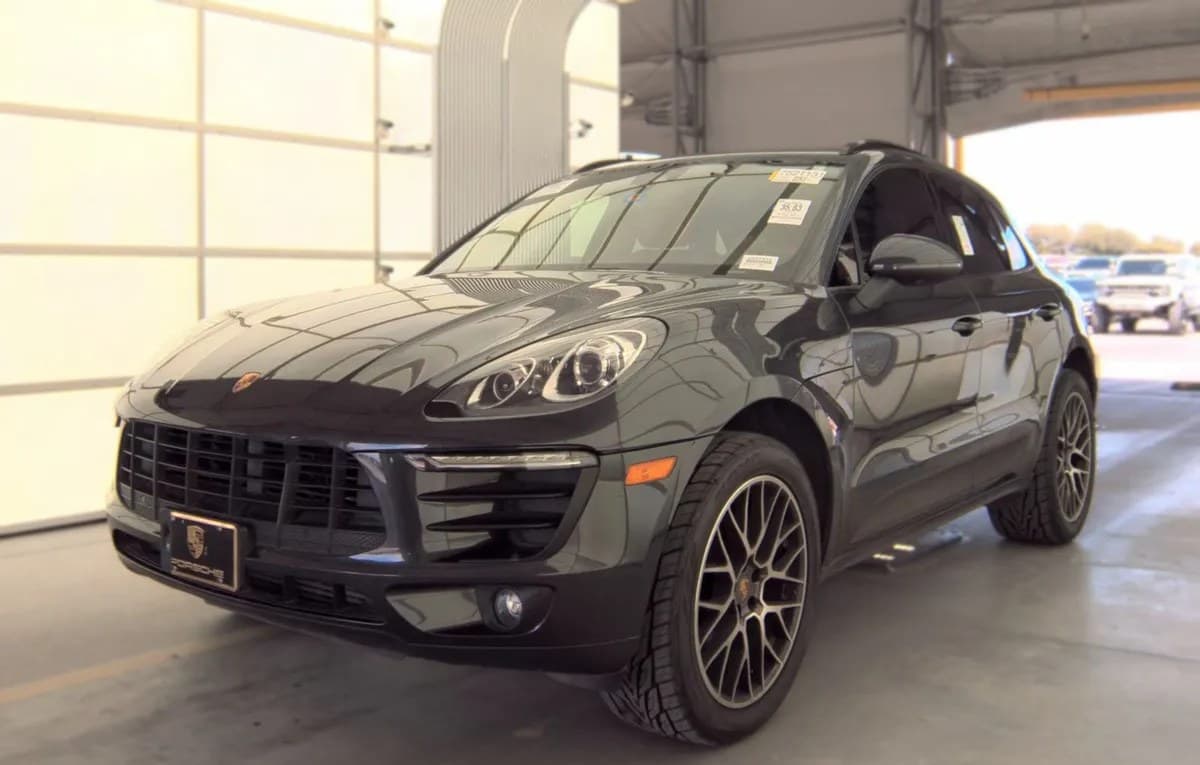 2018 PORSCHE MACAN Base 2