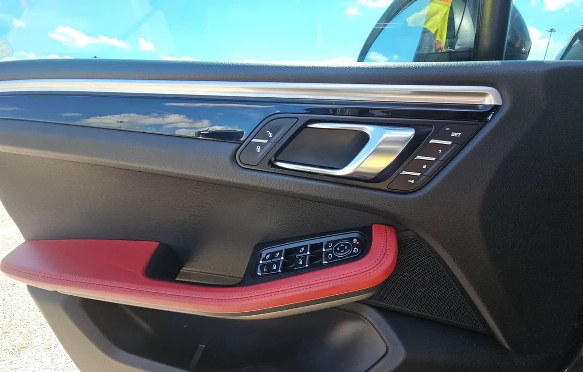 2018 PORSCHE MACAN Base 6