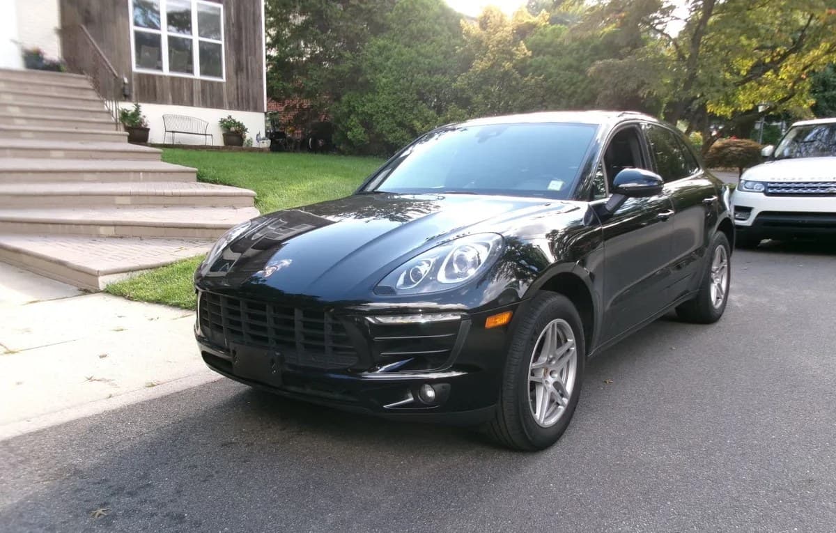 2018 PORSCHE MACAN Base 2
