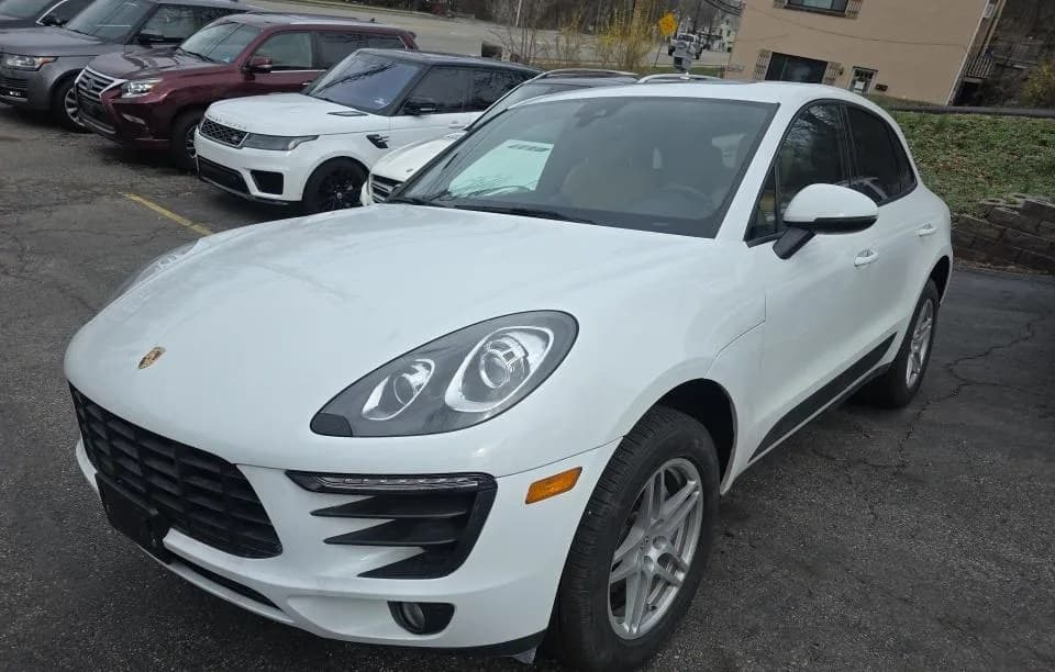 2018 PORSCHE MACAN Base 2
