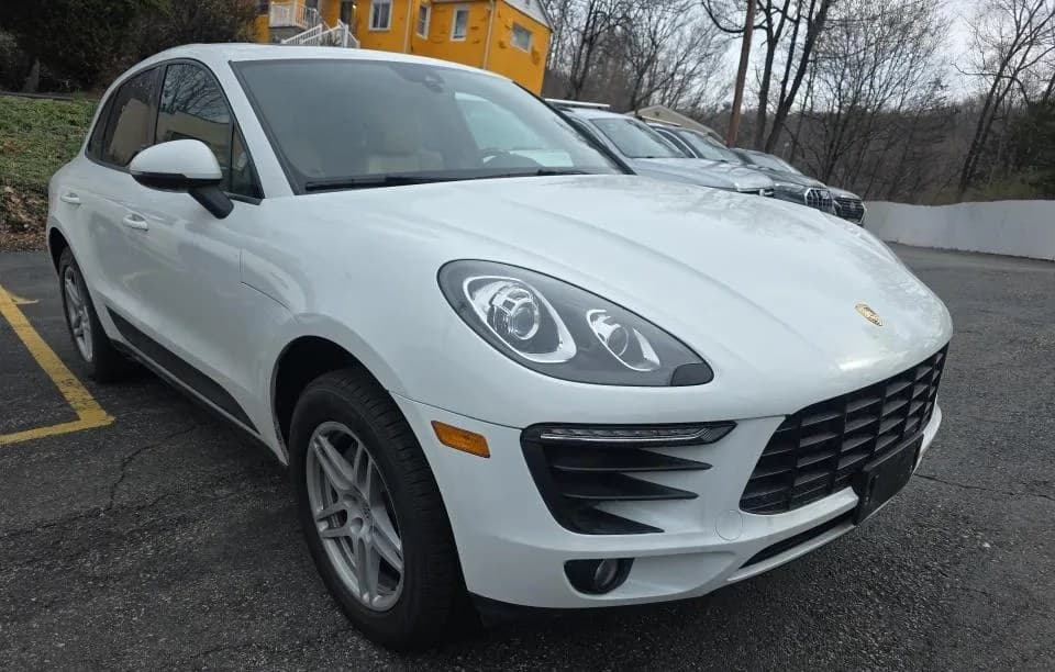 2018 PORSCHE MACAN Base 4