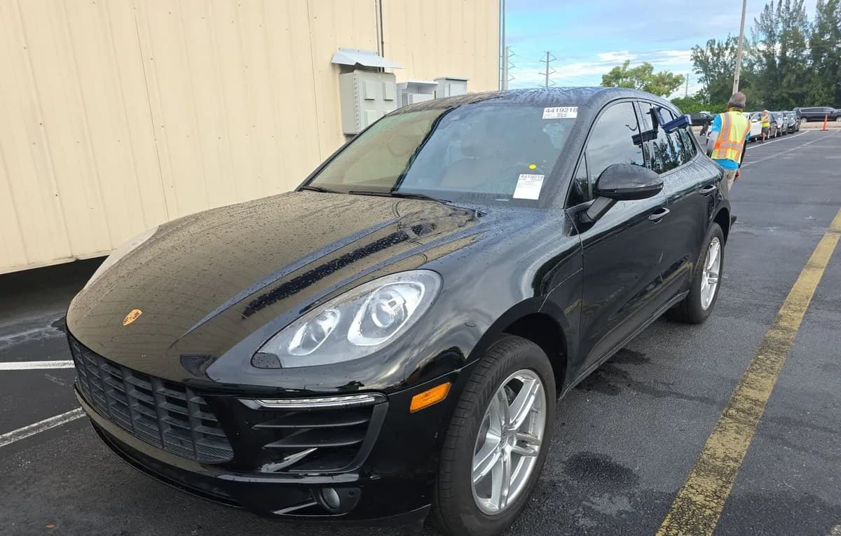 2017 PORSCHE MACAN Base 2