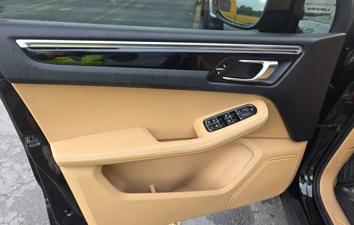 2017 PORSCHE MACAN Base 6