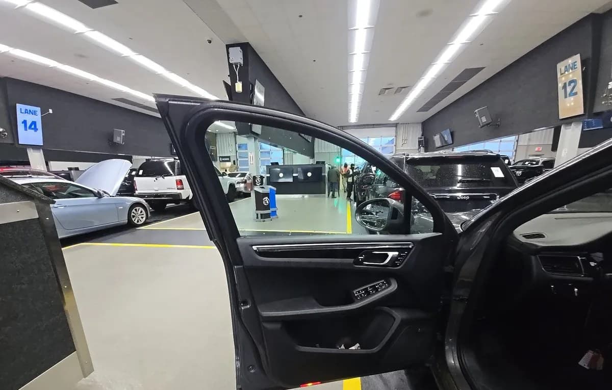 2018 PORSCHE MACAN Base 6