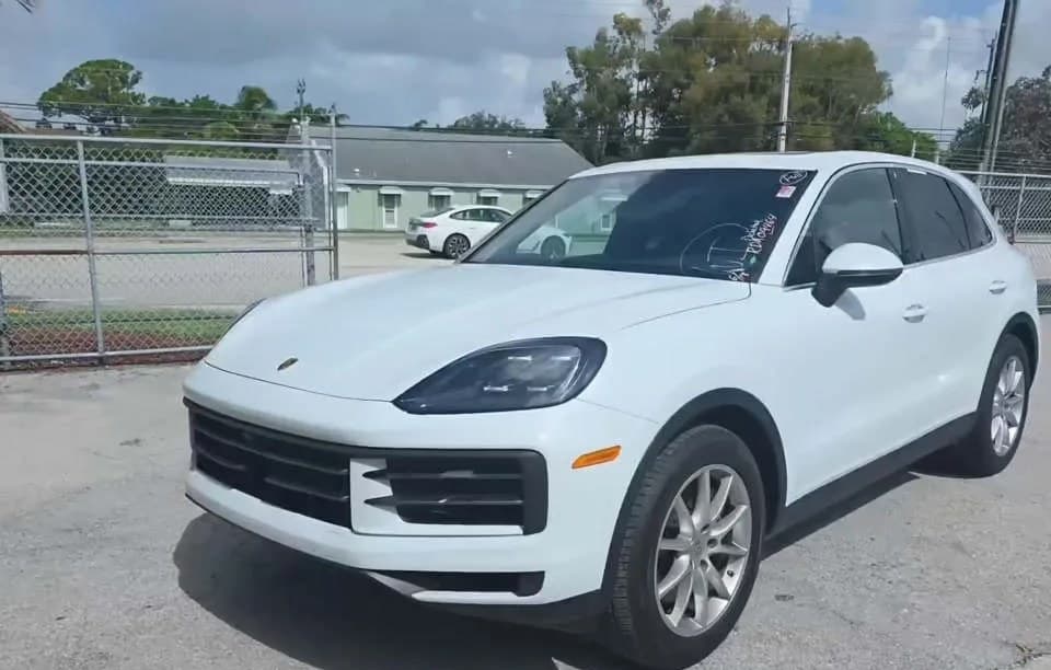 2024 PORSCHE CAYENNE