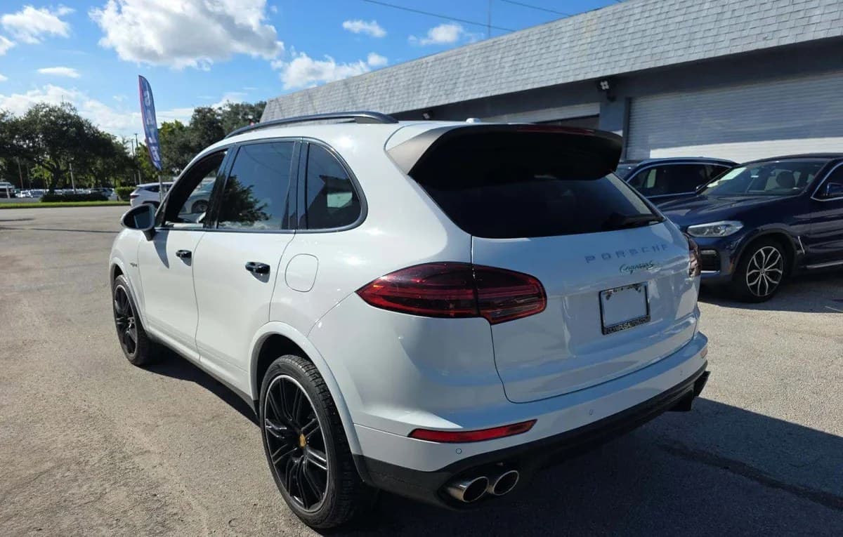 2017 PORSCHE CAYENNE E-HYBRID S PLATINUM Edition 3