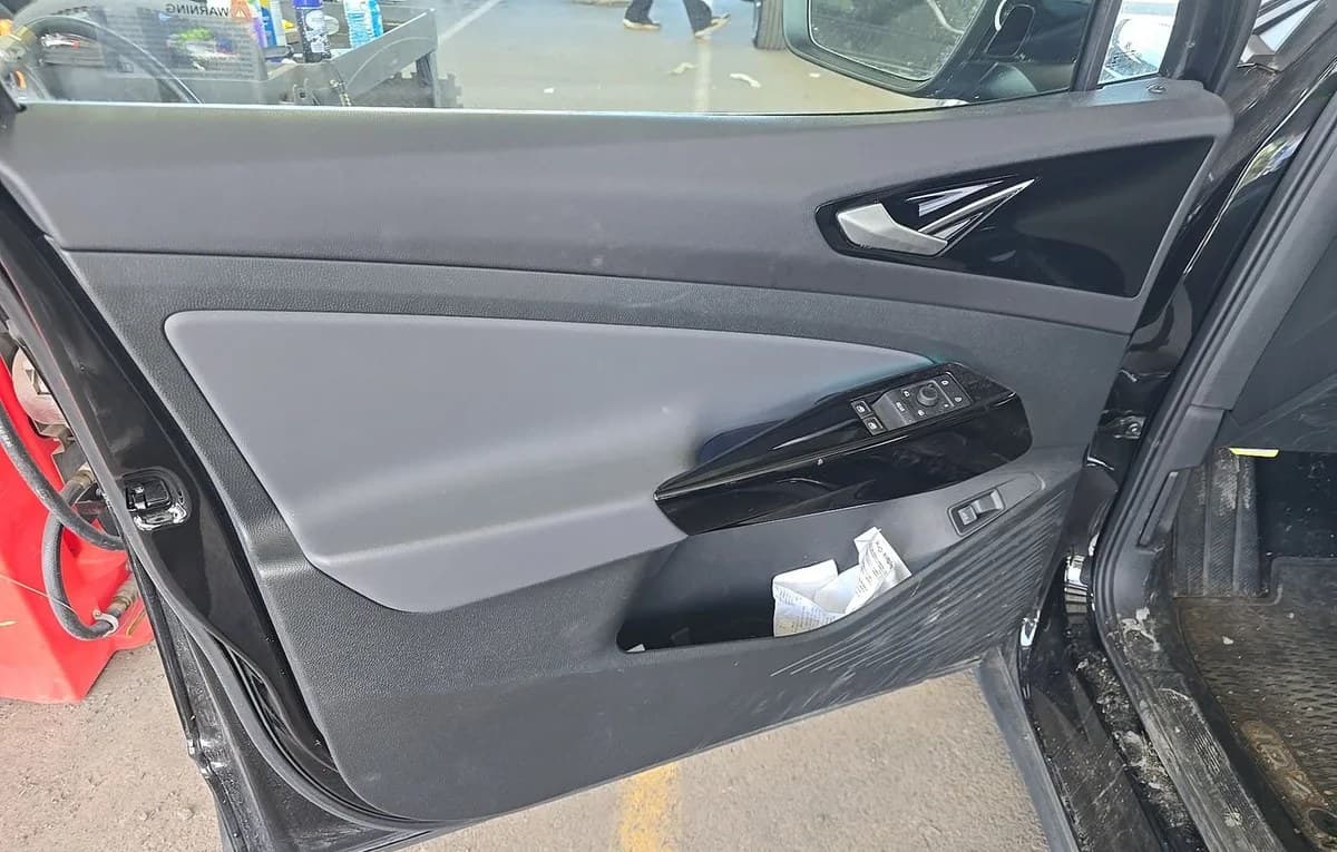 2021 VOLKSWAGEN ID.4 PRO S 6