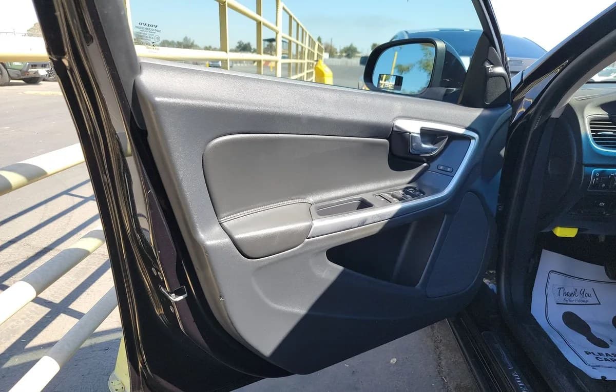 2018 VOLVO V60 T5 DYNAMIC 6