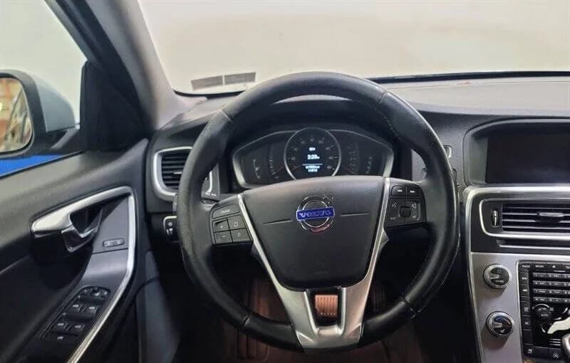 2017 VOLVO S60 T5 Dynamic 5