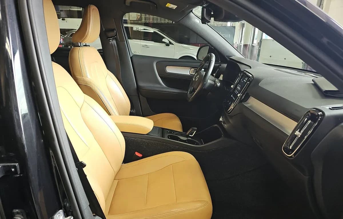 2019 VOLVO XC40 T5 Momentum 5