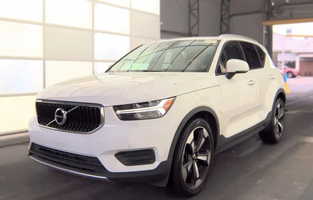 2020 VOLVO XC40 T5 MOMENTUM