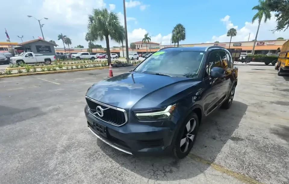 2022 VOLVO XC40 T5 MOMENTUM