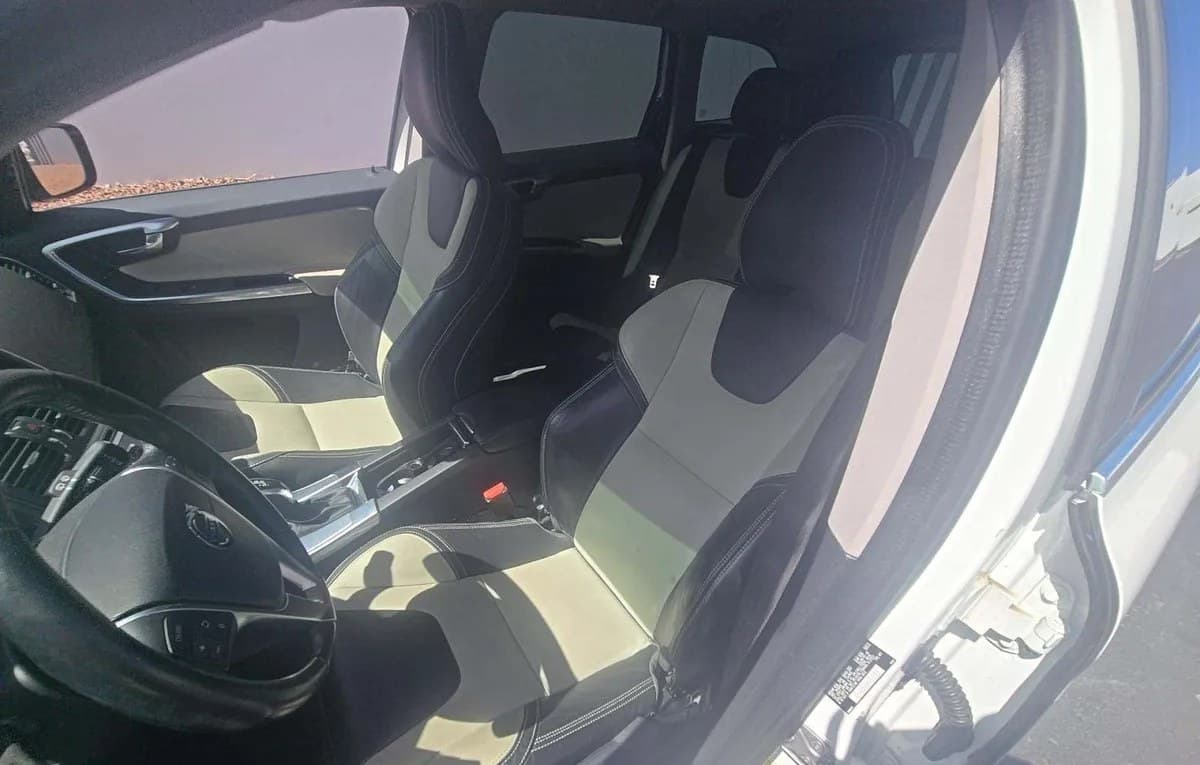 2017 VOLVO XC60 T5 DYNAMIC 4