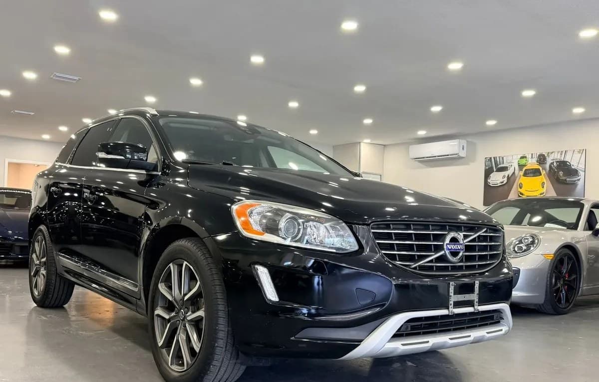 2017 VOLVO XC60 T6 Dynamic 2
