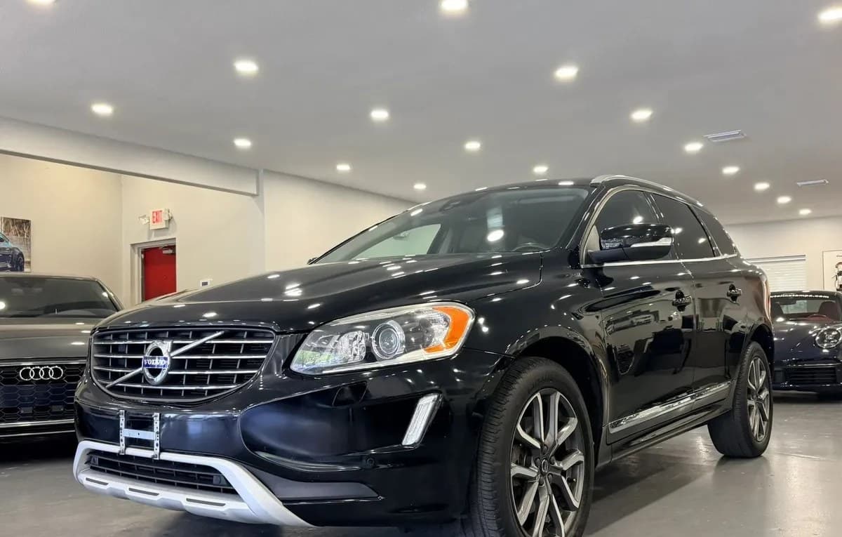 2017 VOLVO XC60 T6 Dynamic 4