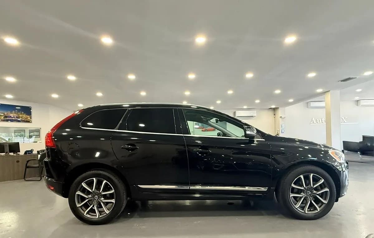 2017 VOLVO XC60 T6 Dynamic 5