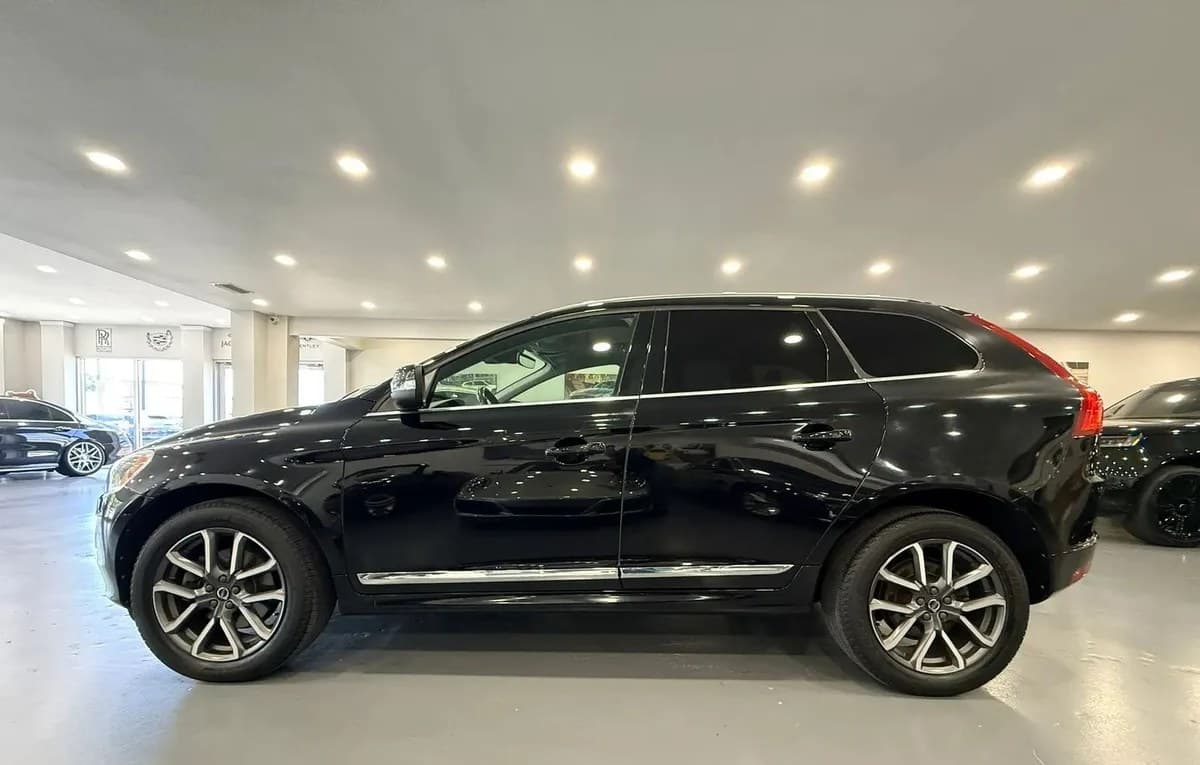 2017 VOLVO XC60 T6 Dynamic 6