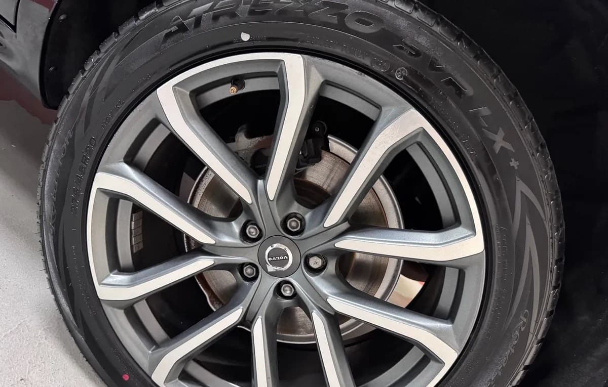 2019 VOLVO XC90 T6 Momentum 6