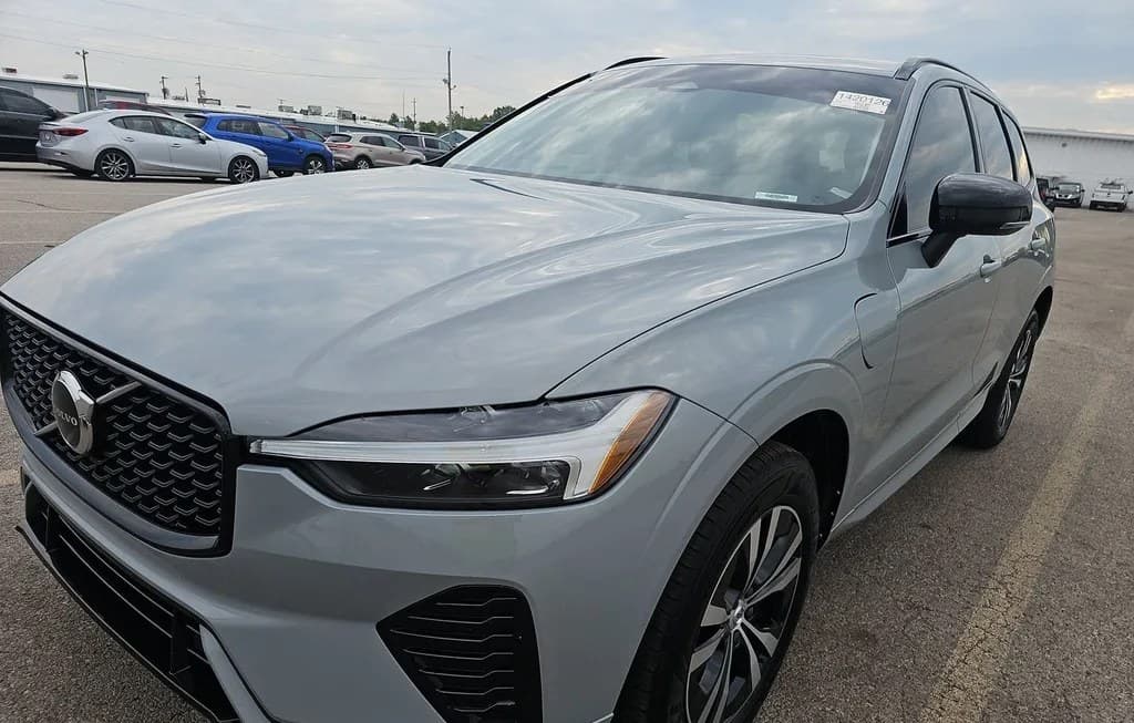 2024 VOLVO XC60 RECHARGE PLUG-IN HYBRID T8 CORE DARK THEME