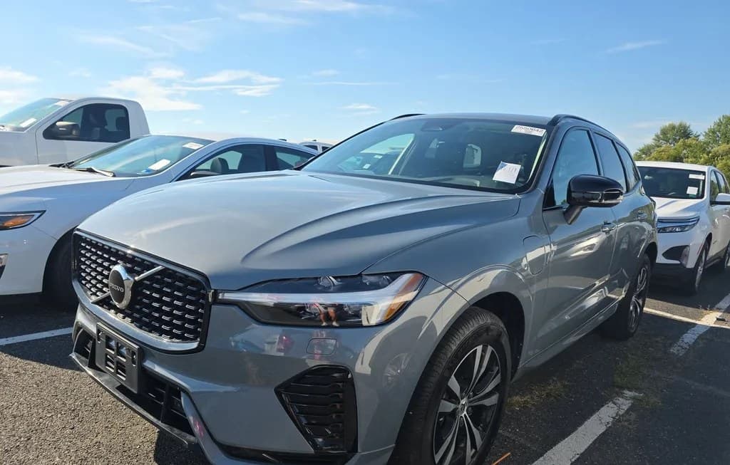 2024 VOLVO XC60 RECHARGE PLUG-IN HYBRID T8 CORE DARK THEME
