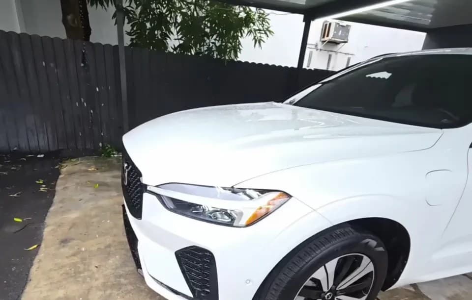 2024 VOLVO XC60 RECHARGE PLUG-IN HYBRID T8 PLUS DARK THEME