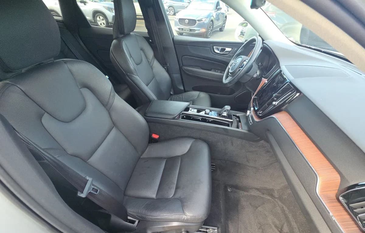 2023 VOLVO XC60 B5 PLUS BRIGHT THEME 5