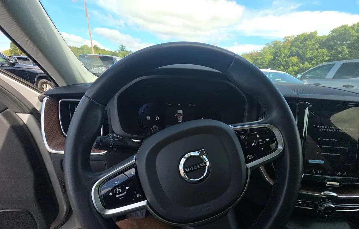 2023 VOLVO XC60 B5 PLUS BRIGHT THEME 7