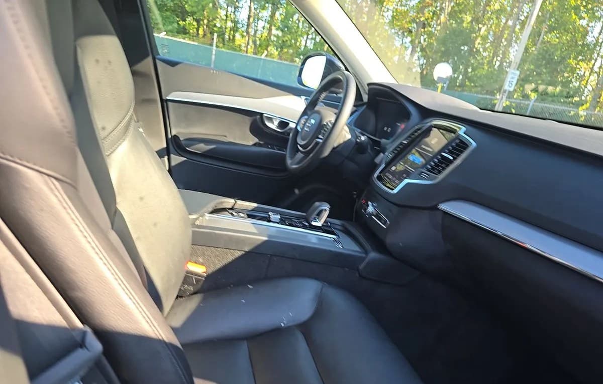 2023 VOLVO XC90 B5 Core 5